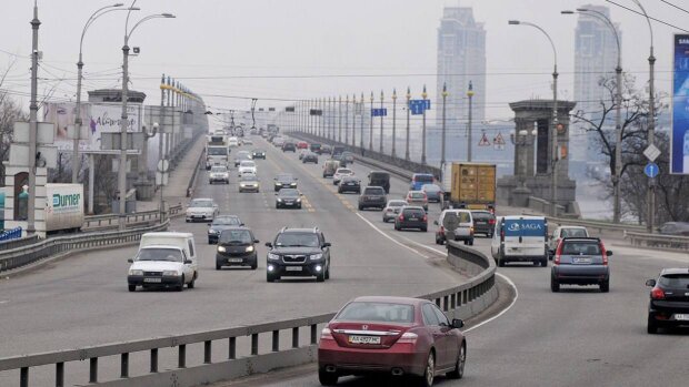 Увага, водії: у Києві через терміновий ремонт мостів обмежують рух транспорту