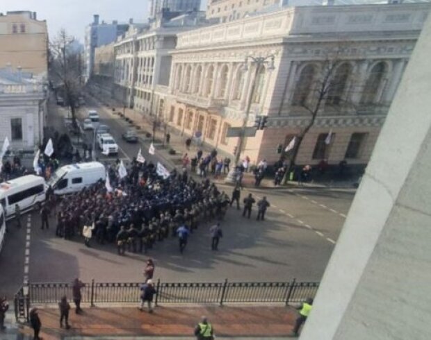 Через чергові протести ФОПів на вулиці Грушевського перекрили рух