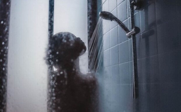 Прихована зйомка у душовій гуртожитку КПІ: студента, який встановив камеру, звільнили від покарання, а справу — закрили