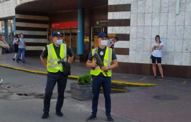 У Києві та у дев’яти регіонах України правоохоронці посилили заходи безпеки
