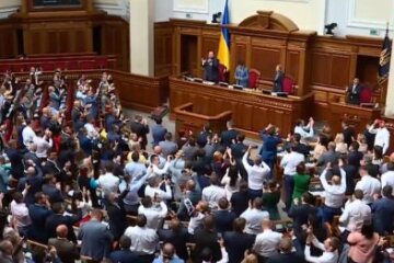 “Із скасуванням недоторканності є нюанс”: попередник дав пораду новим нардепам