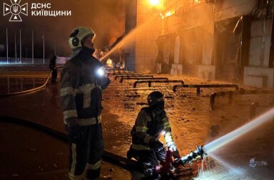 Пекельна ніч на Київщині: рф зруйнувала 9-поверхівку, поранила двох людей та спричинила масштабні пожежі