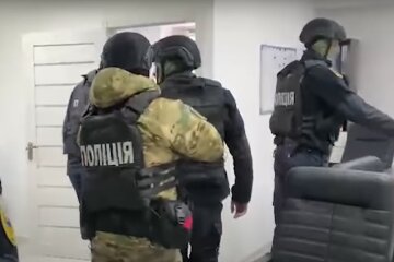 Поліція викрила колекторів, які тероризували педколектив школи на Київщині (відео)