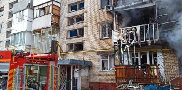 Херсон. Росія атакувала цивільну й критичну інфраструктуру: снаряди влучили в будівлю представників Червоного Хреста