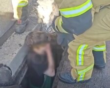 Порятунок під Хрещатиком: у Києві патрульні та ДСНС дістали дітей із підземної каналізації