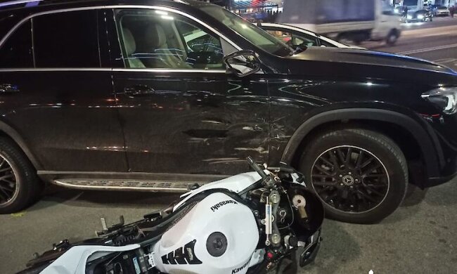 Київський суддя на позашляховику збив підлітка-мотоцикліста