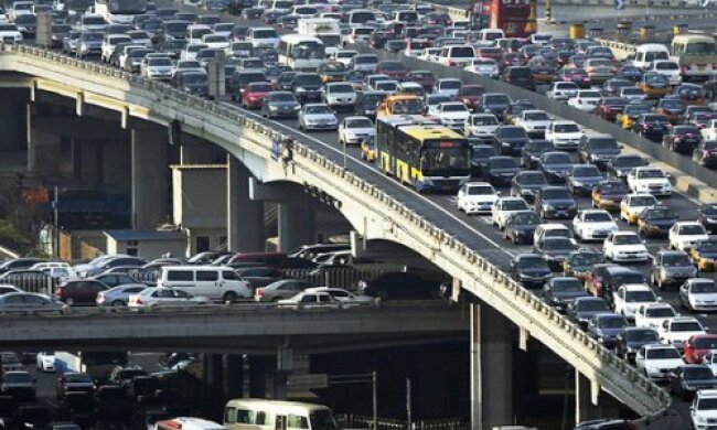 Київ “стоїть” у заторах