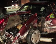 У Київській області п’яний водій на Opel Vectra влетів у відбійник: в авто була 5-річна дитина