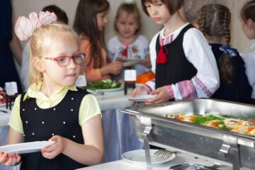 Освіта всупереч атакам: майже 80% шкіл Києва повернулися до очного навчання