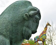 Біля столичного зоопарку з’явились нові скульптури – що буде зі старими