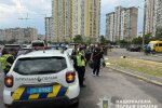 Рано вранці у Києві застрелили чоловіка прямо у авто посеред вулиці — поліція шукає стрільця