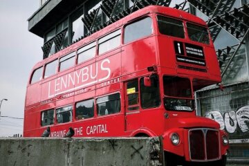 Легендарний червоний автобус-кафе Lenny Bus тепер стоятиме біля Житнього ринку