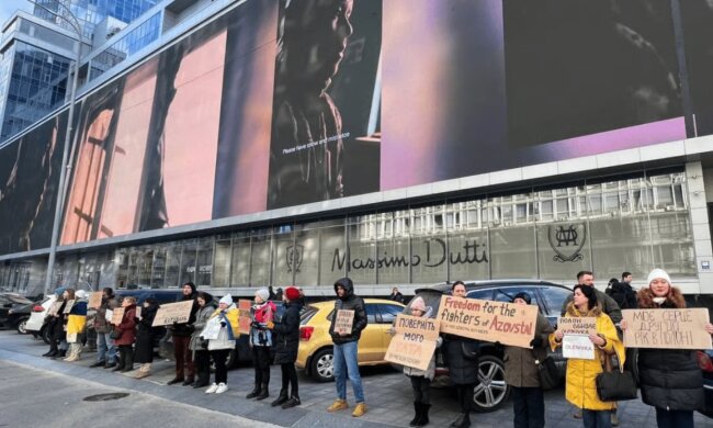 У Києві відбулася акція підтримки полонених захисників "Азовсталі"
