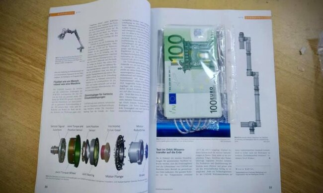 Київські митники знаходять у звичайних посилках з-за кордону валютні схованки