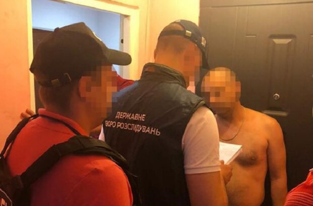 Хабар за звільнення від служби: в Києві затримали заступника начальника військомату