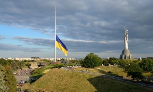 Через сильний вітер у Києві оголошено перший рівень небезпеки