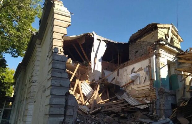 Російські окупанти знищили школу у Синельниківському районі