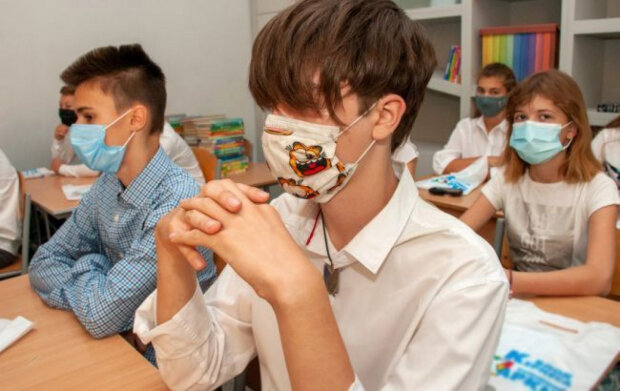 Школи Київської області, де вакцинувалися менше 80% вчителів, закриють на карантин