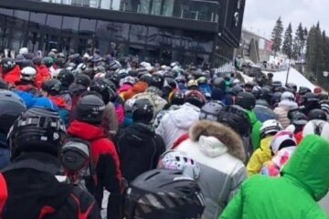 Локдаун у Буковелі: натовпи відпочиваючих і черги на підйомники показали на відео