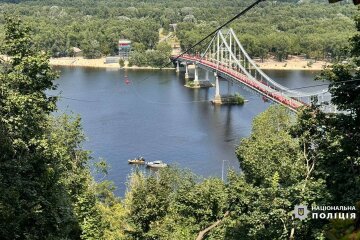 У Києві обірвалася канатна дорога через Дніпро - хлопець впав у воду, його шукають