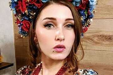 Торгує шпалами, має судимість, займається фотографією — скандальновідома муралістка стала героїнею розслідування