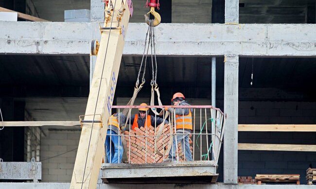 Гаманці киян потовстішали: середня зарплата у столиці зросла до 45 тисяч гривень