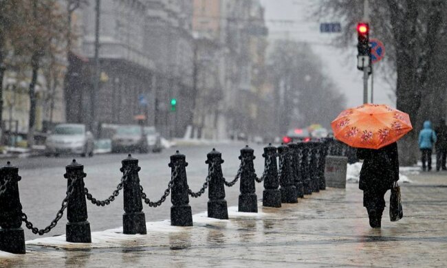 Погода в Києві 24 лютого: ожеледиця, опади та зміни у русі транспорту