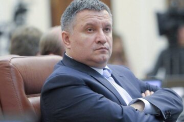 Зеленський запропонував Авакову лишитися