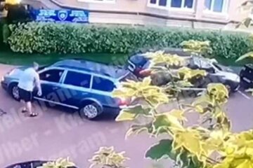 Під Києвом водій приставив пістолет до голови чоловіка (відео)