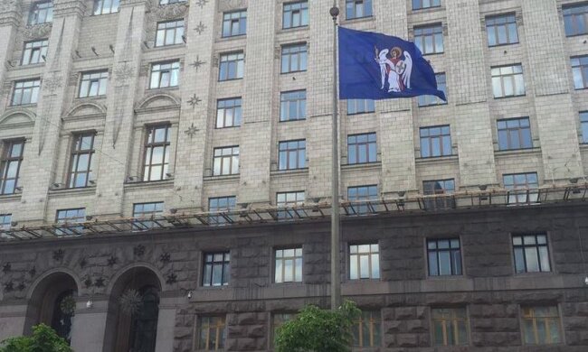 Жодним чином не зобов’язує: Київрада лише рекомендує учням щоденно виконувати Гімн