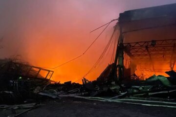 російські ракети зруйнували фабрику армійського одягу М-Тас у Києві