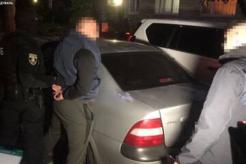 На Київщині поліцейський за гроші відпустив підозрюваного – ДБР