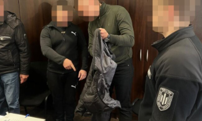 У Києві затримали поліцейського, який вимагав $25 тис. за «кришування» торгівлі алкоголем