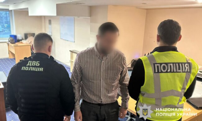 У Києві затримали ділягу, який "допомагав" перереєструвати авто без черги