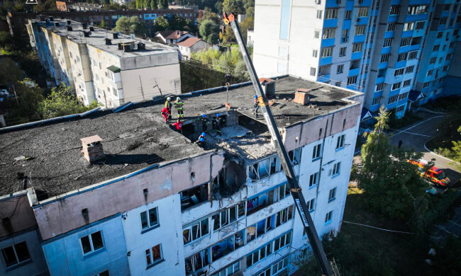 У ДСНС показали, як проводили роботи з ліквідації наслідків ворожих обстрілів на Київщині