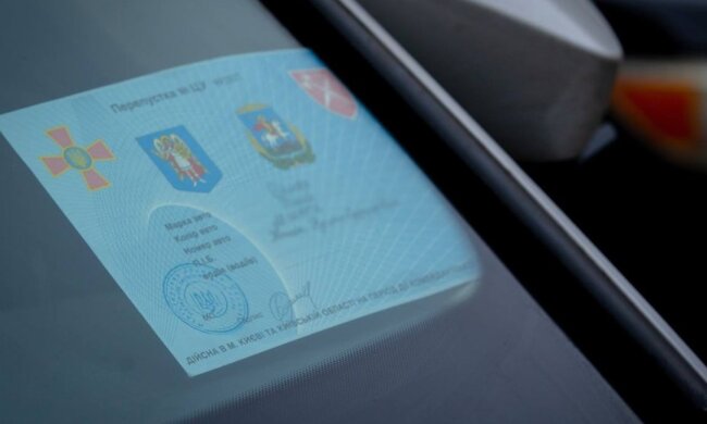 У столиці за останні кілька місяці вилучено понад 1500 спецперепусток, що дозволяли пересування в комендантську годину