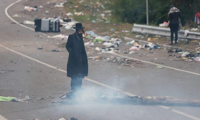 Хасиди пішли, але залишили на кордоні на згадку купи сміття (фото)