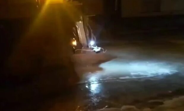 У столиці ліквідували прорив водопроводу на вулиці Оболонській на Подолі