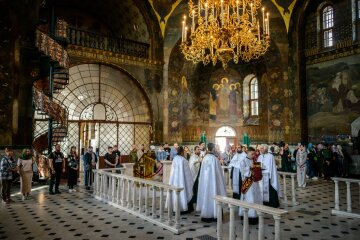 У Києво-Печерській лаврі відбувся молебень за оборонців Маріуполя