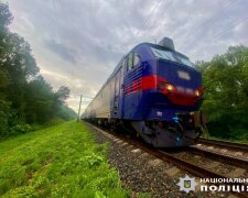 На Київщині пасажирський потяг збив 13-річну дівчину