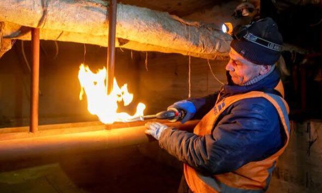 Тепло у 748 домівках Києва: залізничники допомогли столиці оговтатися від обстрілів