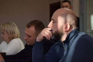 Суддя Тандир, що сидить в СІЗО через збиття нацгвардійця, переоформив майно на дружину і розлучився з нею