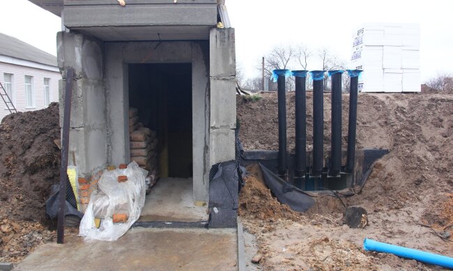 У Василькові на Обухівщині будують укриття в єдиній гімназії, де досі немає очного навчання