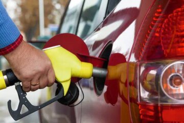 Цінове ралі на АЗС: пальне стрімко дорожчає через глобальну напругу