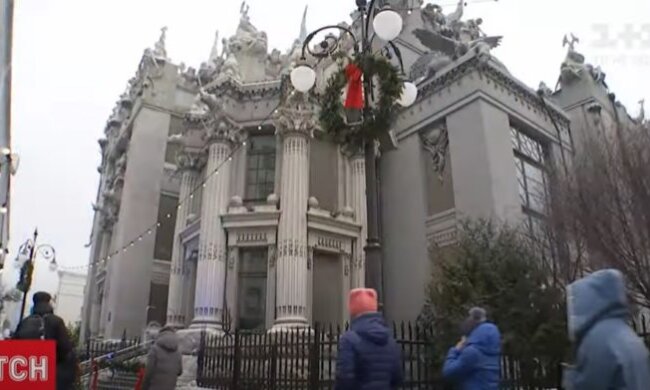 Містичний детектив: у Будинку з химерами влаштували новорічну виставу для дітей (відео)
