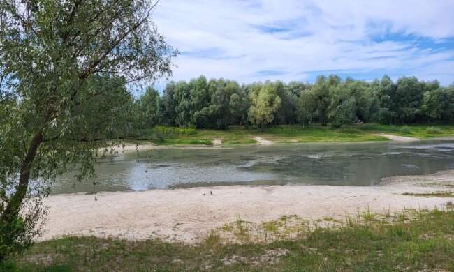У Києві триває підготовка до робіт із розчищення озера Синє у Подільському районі