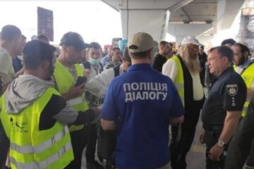 Святкування Рош га-Шана: в Україну почали прибувати паломники-хасиди, в Борисполі посилено чергує поліція