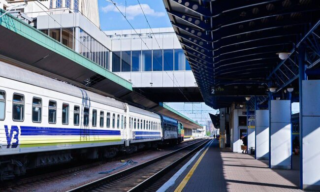 Прямо до літака: «Укрзалізниця» тестує новий маршрут до аеропорту Кишинева