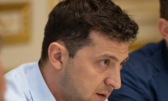 “Треш піде в історію” – Зеленський обіцяє декомунізацію
