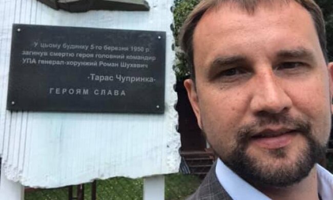 Голова “Слуги народу” не знає законів — В’ятрович про декомунізацію
